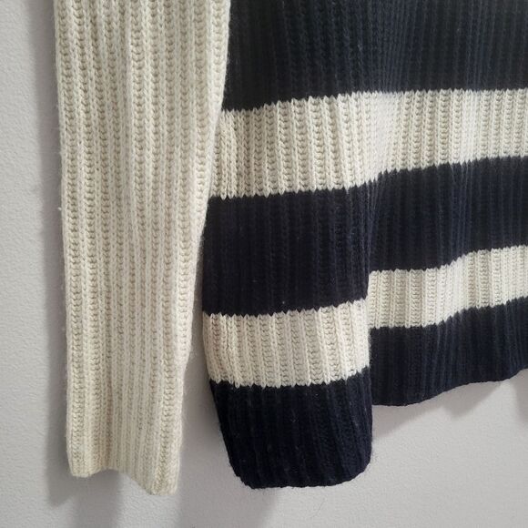 Vince Wool Cashmere Knit Minimalist Quiet Luxury Striped Sweater Size XS - Picture 3 of 7